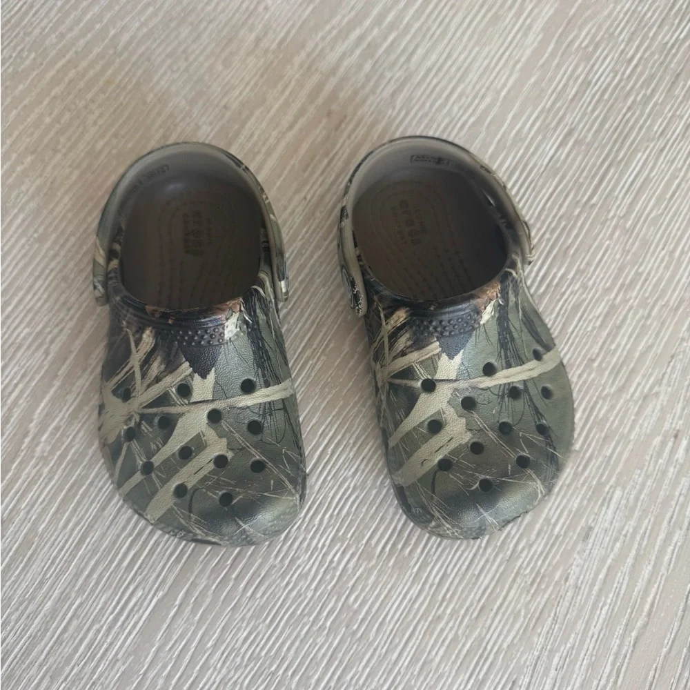 Kids camouflage Crocs size 7